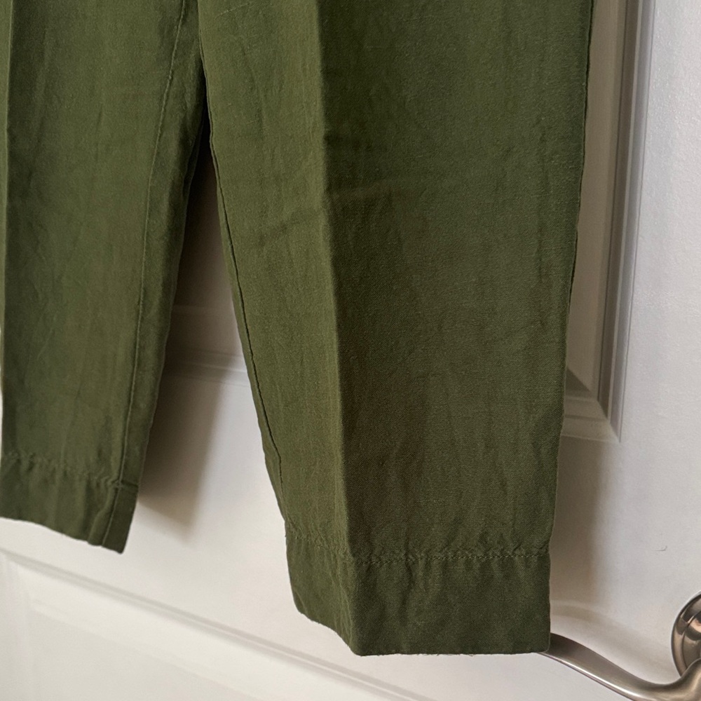 Madewell Women’s Forest Green Capris - Picture 4 of 6